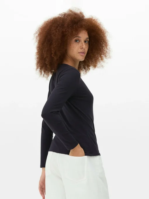 Long Sleeve Stretch Crew Neck Top