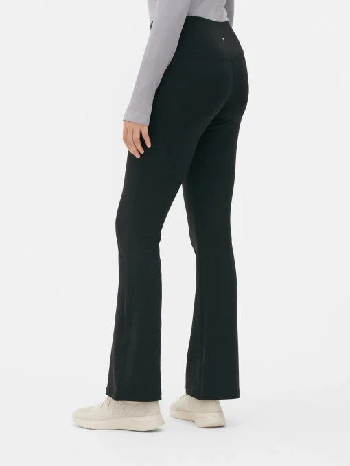 Performance Flared Yoga Leggings