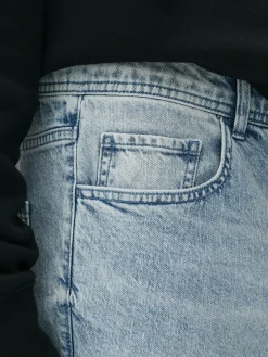 Relaxed Straight Jeans