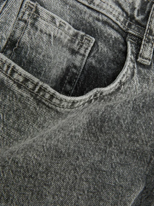 Relaxed Straight Jeans