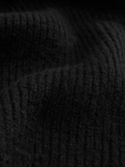 Ribbed Knit Scarf