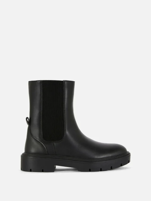 Round Toe Chelsea Boots