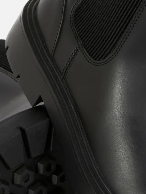 Round Toe Chelsea Boots