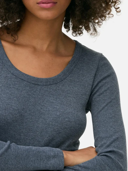 Scoop Neck Long Sleeve Top