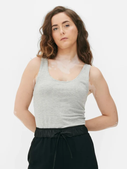 Stretch Scoop Neck Tank
