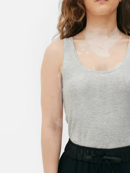 Stretch Scoop Neck Tank