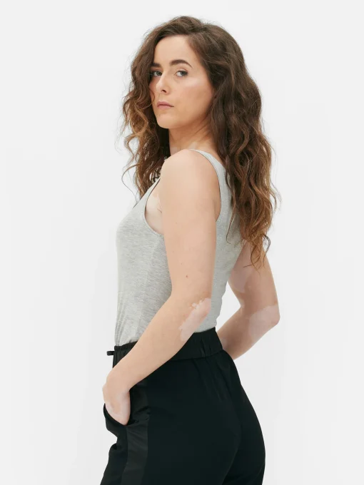 Stretch Scoop Neck Tank