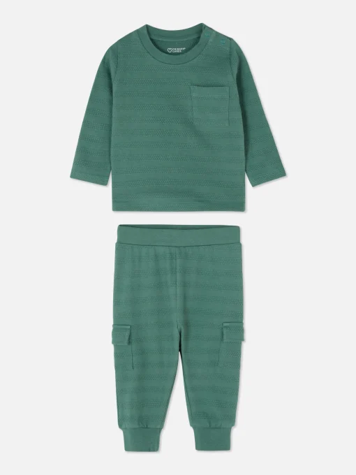 Textured T-Shirt And Cargo Pants Set